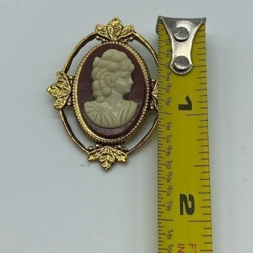 Cameo Brooch Pin Womens Profile Rust Gold Tone Metal Vintage